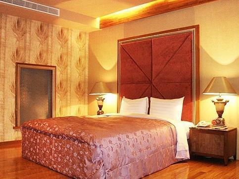 Treasure Island Motel - Fengshan Kaohsiung Extérieur photo