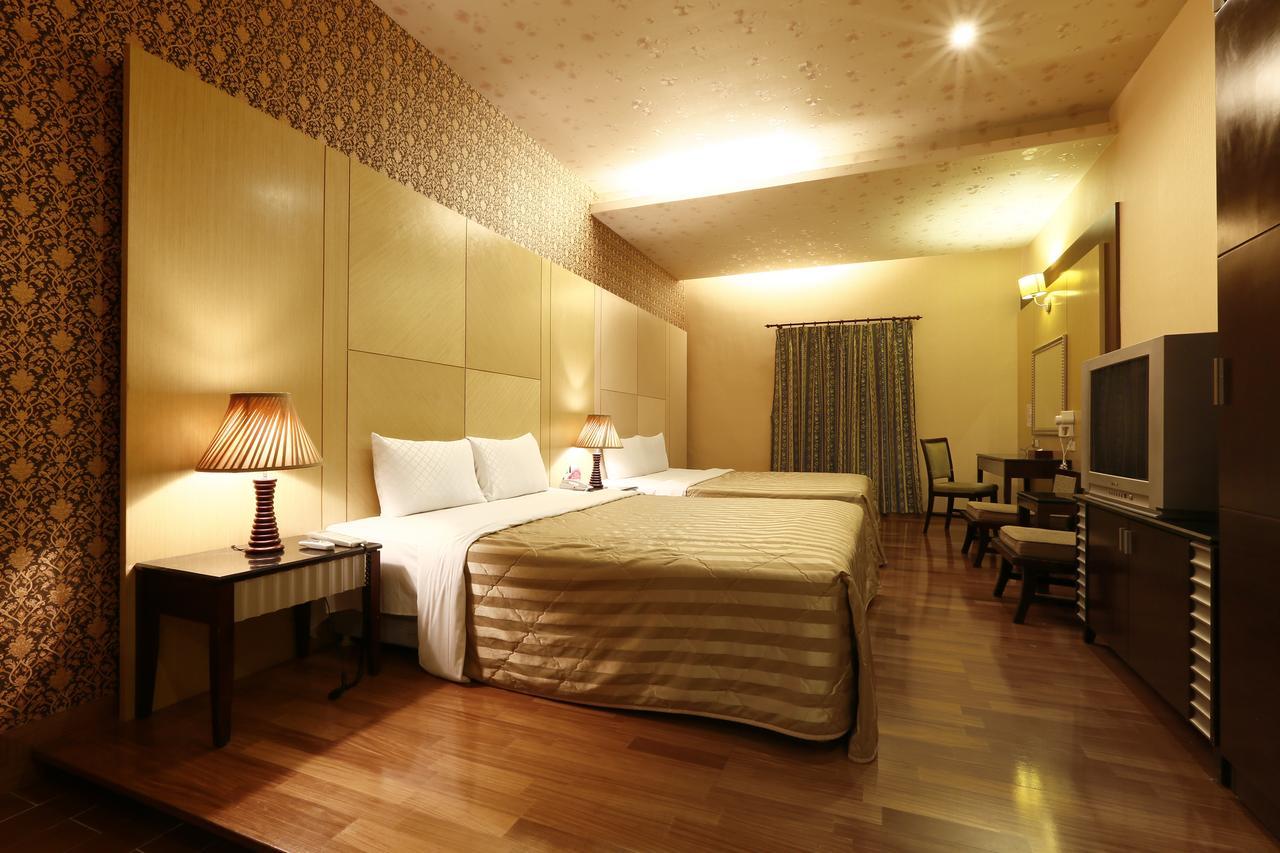 Treasure Island Motel - Fengshan Kaohsiung Extérieur photo