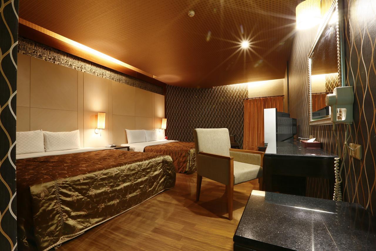 Treasure Island Motel - Fengshan Kaohsiung Extérieur photo